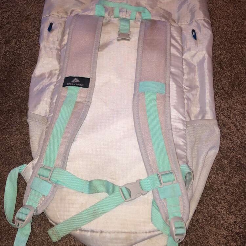 Hiking back pack - Picture 5 of 7